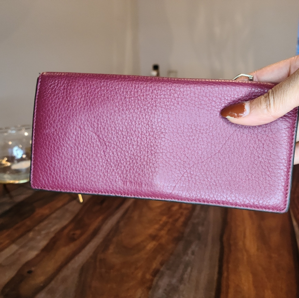 Leather wallet in raspberry